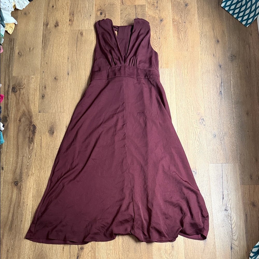 Banana Republic Factory Sleeveless V-Neck Mido Dress in Burgundy